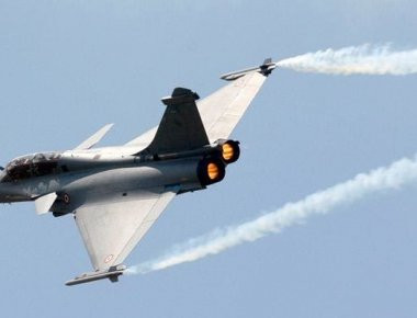 Le Bourget 2017: Εκπληκτικοί ελιγμοί από αεροσκάφη και ελικόπτερα επιδείξεων